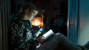 Мейр из Исттауна 1 сезон 5 серия — плитка